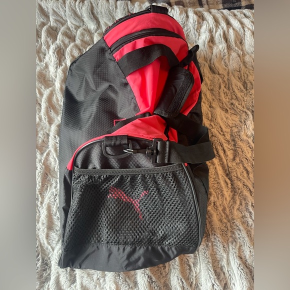 NEW Puma duffle bag. - Picture 4 of 5